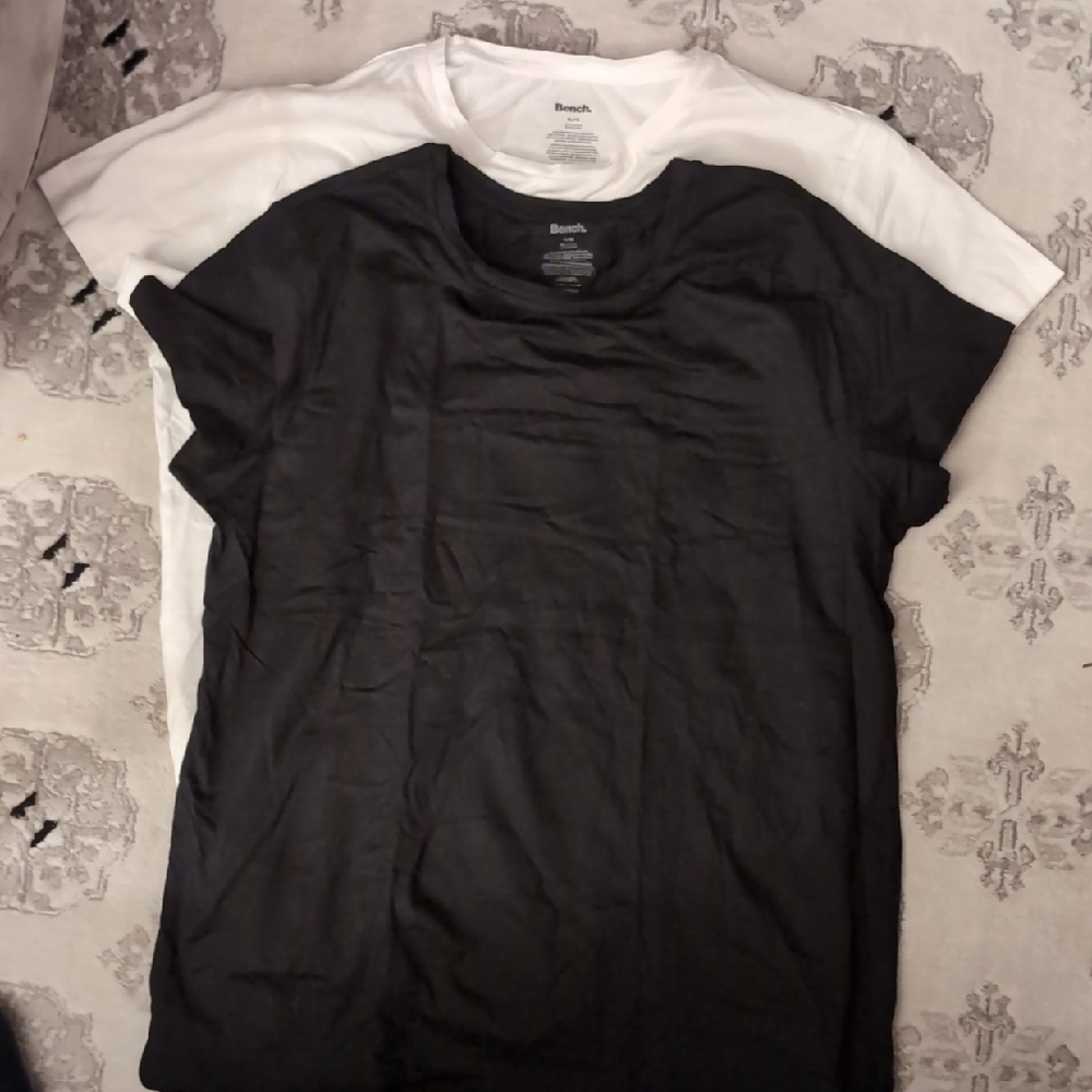 M: 2 Bench Black and White T-Shirt Combo